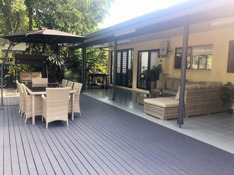Tropical Private Open Space At Trinity - Schoolies Week Accommodation 3