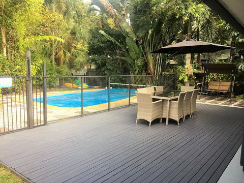 Tropical Private Open Space At Trinity - Schoolies Week Accommodation 1