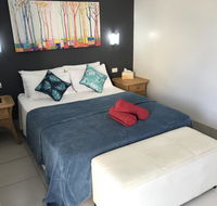 Tropical Lodge - Schoolies Week Accommodation