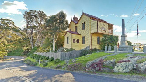 Two Story Bed And Breakfast - Schoolies Week Accommodation 0