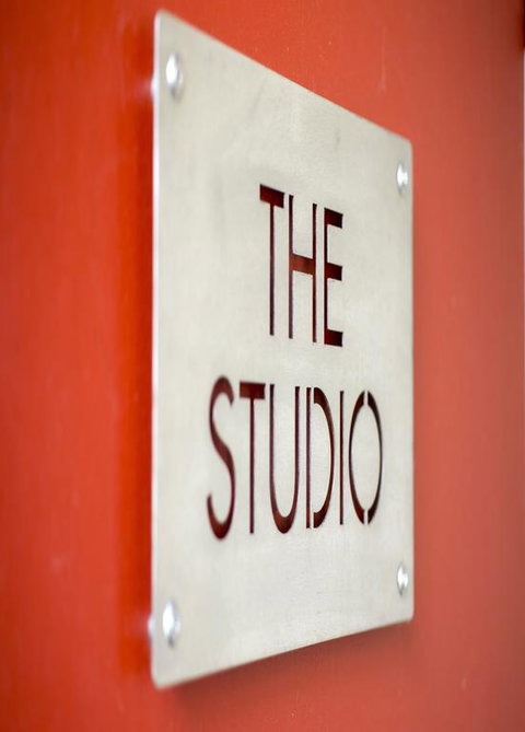 TWOFOURTWO Boutique Apartments - Schoolies Week Accommodation 3