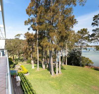 Unit 1 44 Danalene Pde fantastic waterfront property with air con - Schoolies Week Accommodation