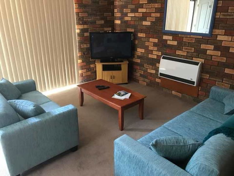 Unit 2 @ Beach Haven - Schoolies Week Accommodation 1