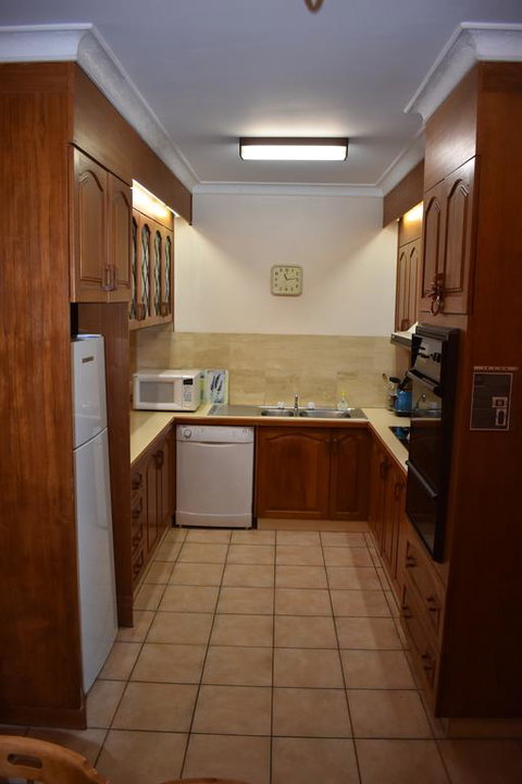 Unit 2, Ballingalla Apartments - Schoolies Week Accommodation 3
