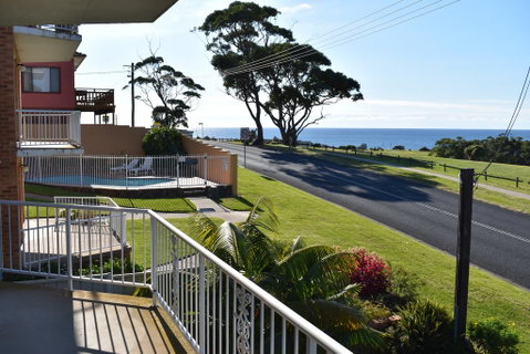 Unit 2, Ballingalla Apartments - Schoolies Week Accommodation 0