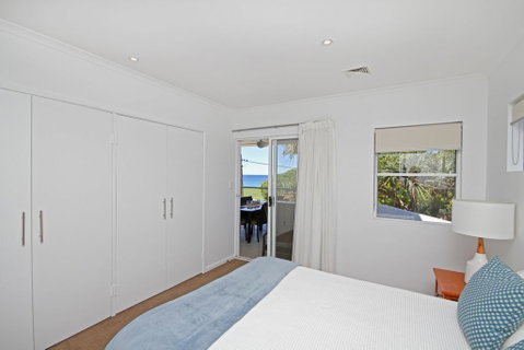 Unit 2, Beach Gallery, 9 Andrew Street Point Arkwright, 500 BOND, LINEN SUPPLIED - Schoolies Week Accommodation 3