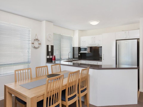 Unit 7 Fair Haven, Kings Beach - Excellent Views! - Schoolies Week Accommodation 3