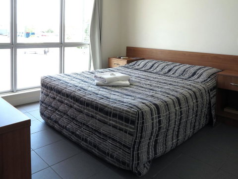 Upper Ross Hotel - Schoolies Week Accommodation 1