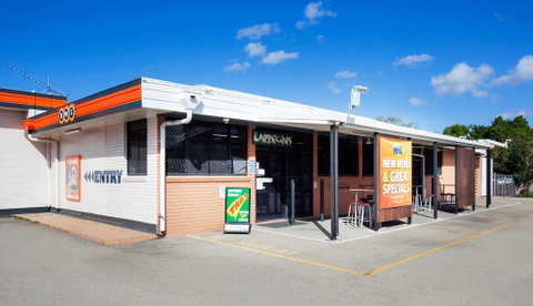 Upper Ross Hotel - Schoolies Week Accommodation 0