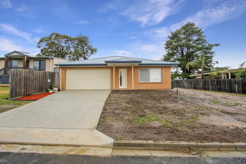 V & V Family Dream Away - Schoolies Week Accommodation 2