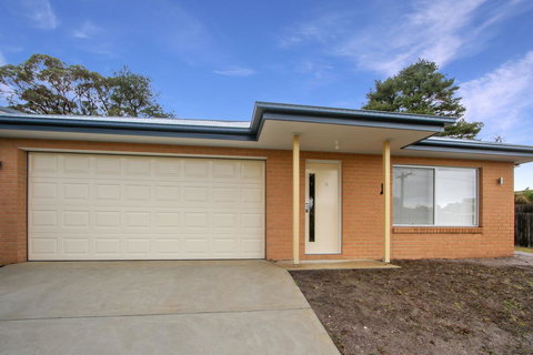 V & V Family Dream Away - Schoolies Week Accommodation 0