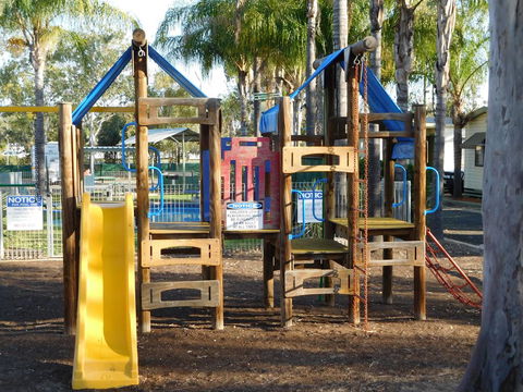Villa Holiday Park - Schoolies Week Accommodation 1