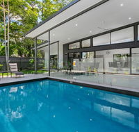 Villa Tiino - Clifton Beach - Schoolies Week Accommodation