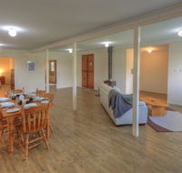 Village Stays Coldstream Gallery Bungalow - Schoolies Week Accommodation