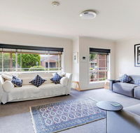 Walling-Clifton Gardens - backing onto golf course - Schoolies Week Accommodation