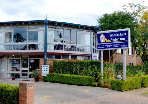 Wanderlight Motor Inn - Schoolies Week Accommodation 0