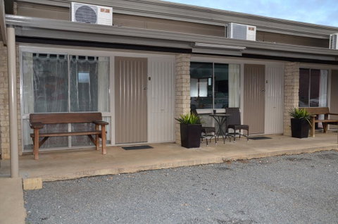 Warwick Motor Inn - Schoolies Week Accommodation 2