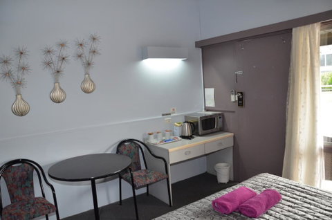 Warwick Motor Inn - Schoolies Week Accommodation 3