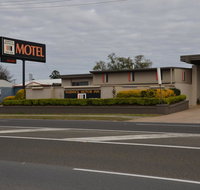 Warwick Motor Inn - Schoolies Week Accommodation