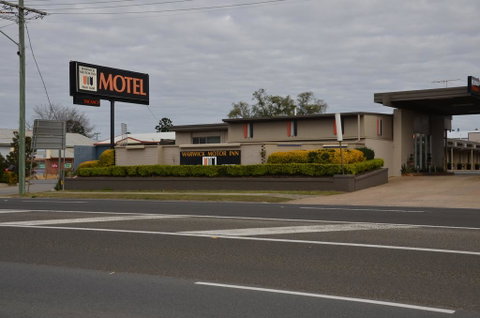 Warwick Motor Inn - Schoolies Week Accommodation 0