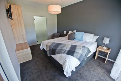 Waterfront Apartments - Schoolies Week Accommodation 3