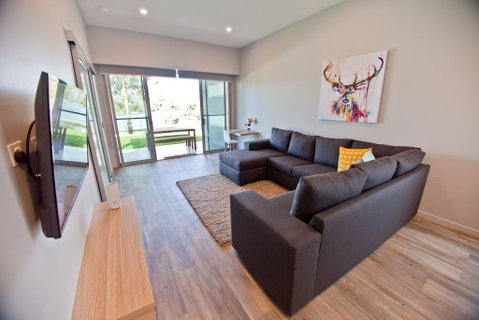 Waterfront Apartments - Schoolies Week Accommodation 0