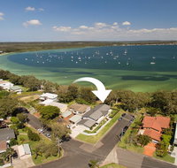 Waterfront Serenity - Luxury home with Grand Views - Schoolies Week Accommodation