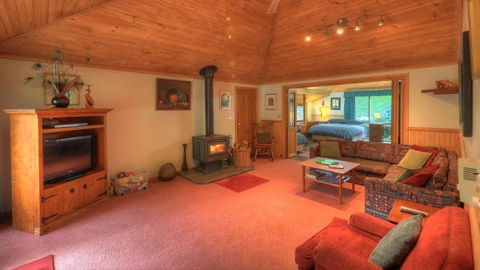 Aspens Springs Farmstay - Schoolies Week Accommodation 10