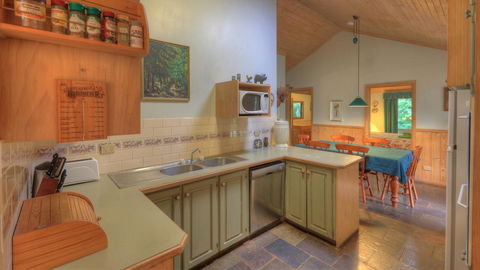 Aspens Springs Farmstay - Schoolies Week Accommodation 2