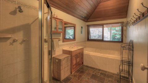 Aspens Springs Farmstay - Schoolies Week Accommodation 4