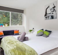 Melbourne Villa - Schoolies Week Accommodation