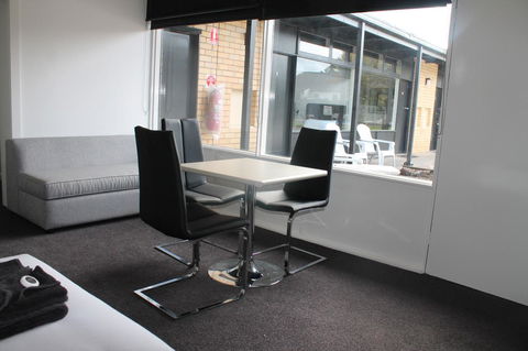 Rochester Motel - Schoolies Week Accommodation 8