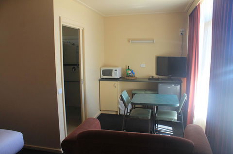 Rochester Motel - Schoolies Week Accommodation 4