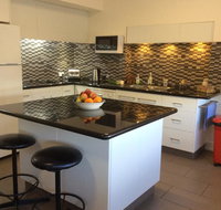 Austral Place 88 via Merri River - Schoolies Week Accommodation