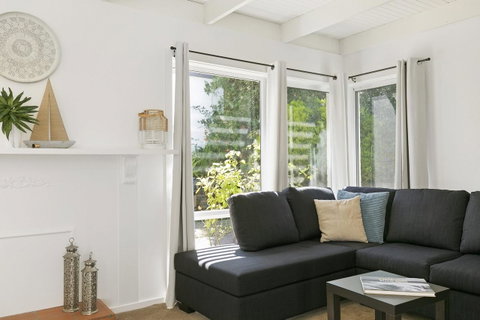 Mysa Anglesea Sleeps 7 WiFi SmartTV Cafes Shops - Schoolies Week Accommodation 0