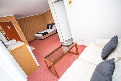 Blue Whale Motor Inn & Apartments - Schoolies Week Accommodation 6