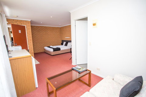 Blue Whale Motor Inn & Apartments - Schoolies Week Accommodation 8
