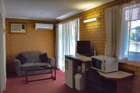 Blue Whale Motor Inn & Apartments - Schoolies Week Accommodation 5