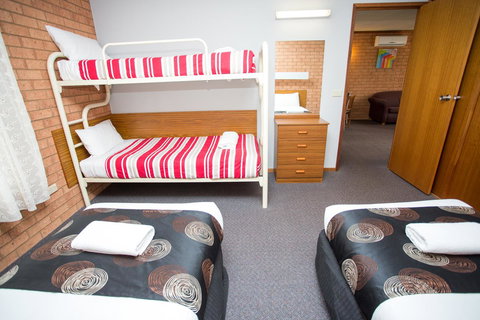 Blue Whale Motor Inn & Apartments - Schoolies Week Accommodation 14