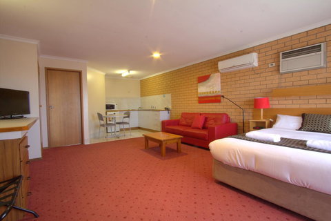 Blue Whale Motor Inn & Apartments - Schoolies Week Accommodation 17