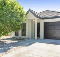 Black Lotus Townhouse - Schoolies Week Accommodation