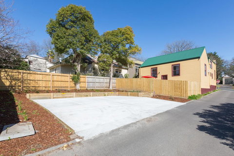The Old Mechanics - Schoolies Week Accommodation 19