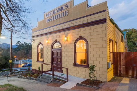 The Old Mechanics - Schoolies Week Accommodation 0