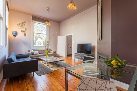 The Old Mechanics - Schoolies Week Accommodation 2