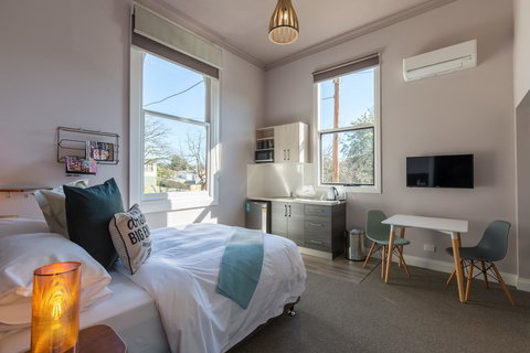 The Old Mechanics - Schoolies Week Accommodation 11