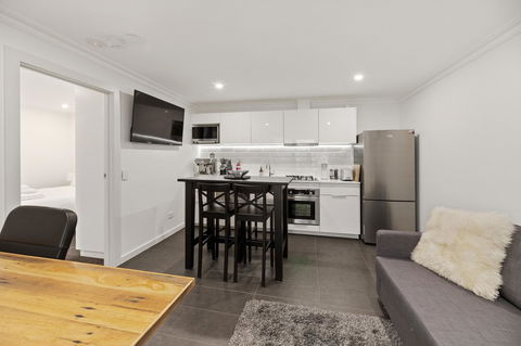 Work Sleep Live Melbourne - Schoolies Week Accommodation 9