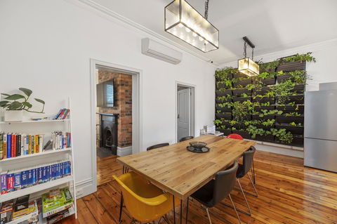 Work Sleep Live Melbourne - Schoolies Week Accommodation 0