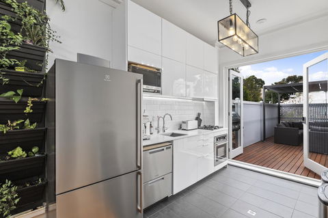 Work Sleep Live Melbourne - Schoolies Week Accommodation 14