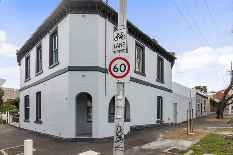 Work Sleep Live Melbourne - Schoolies Week Accommodation 18