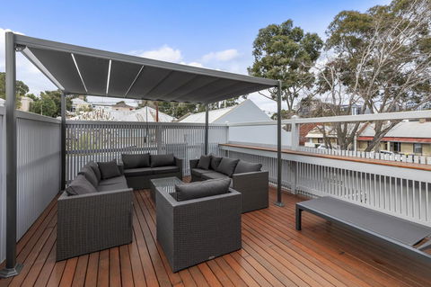 Work Sleep Live Melbourne - Schoolies Week Accommodation 12